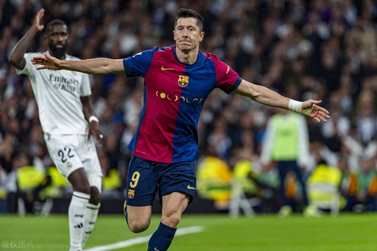 切尔西前途光明！，莱万多夫斯基新星出色防守表现突出赢得满堂喝彩