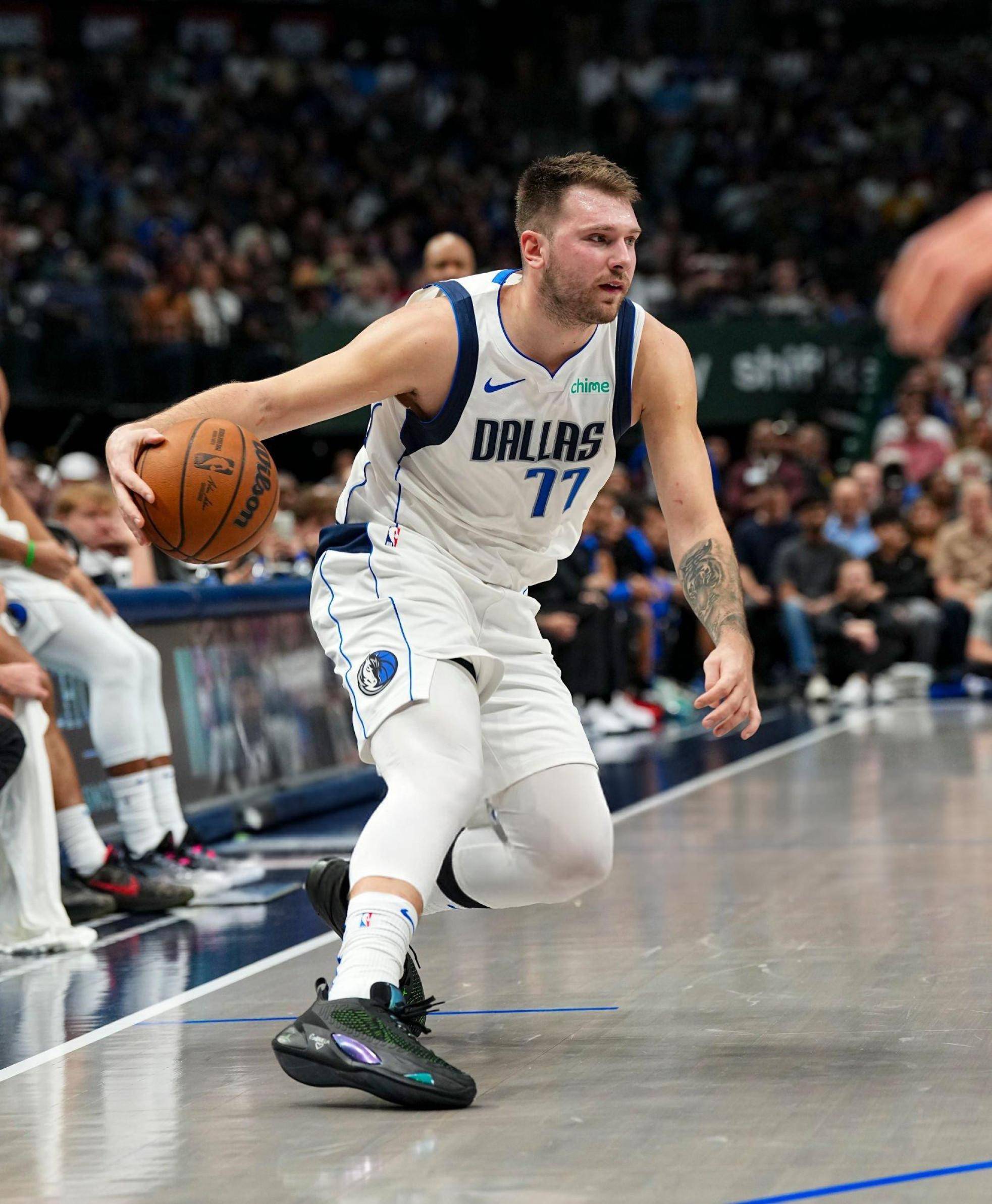 开云体育-包含NBA常规赛关键时刻再迎强敌；达拉斯独行侠回应争议；主帅态度：震撼外界；轮换策略成焦点的词条-开云体育